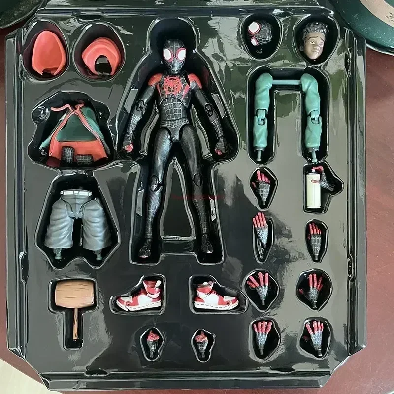 2024 Miles Gwen Peter Actionfi – Model Kit Spiderman Bewertung und Preis